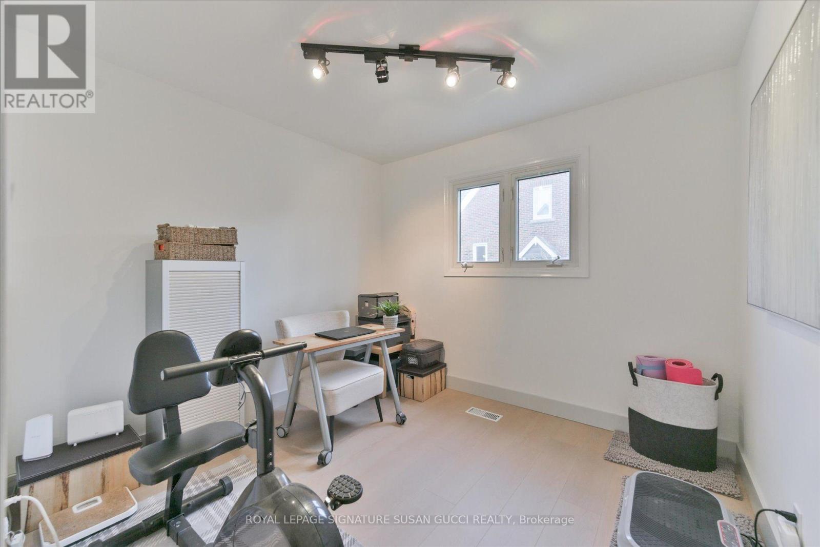 16 Squires Avenue, Toronto, Ontario  M4B 2R3 - Photo 33 - E13720036