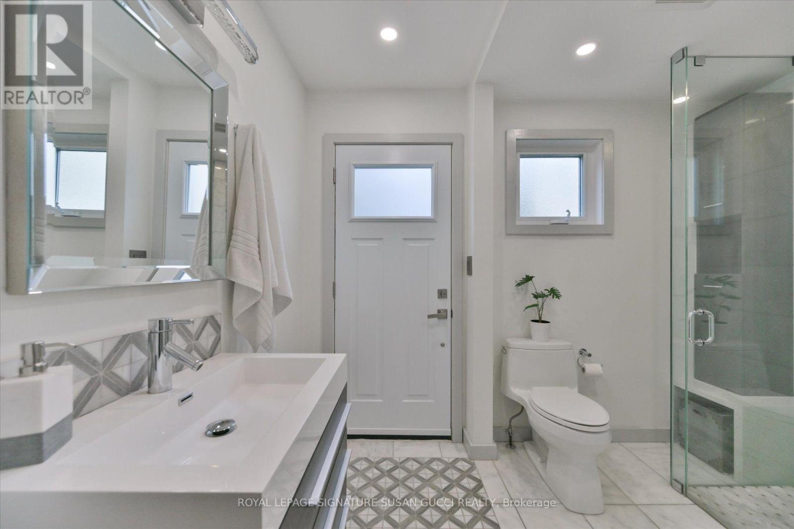 16 Squires Avenue, Toronto, Ontario  M4B 2R3 - Photo 34 - E13720036