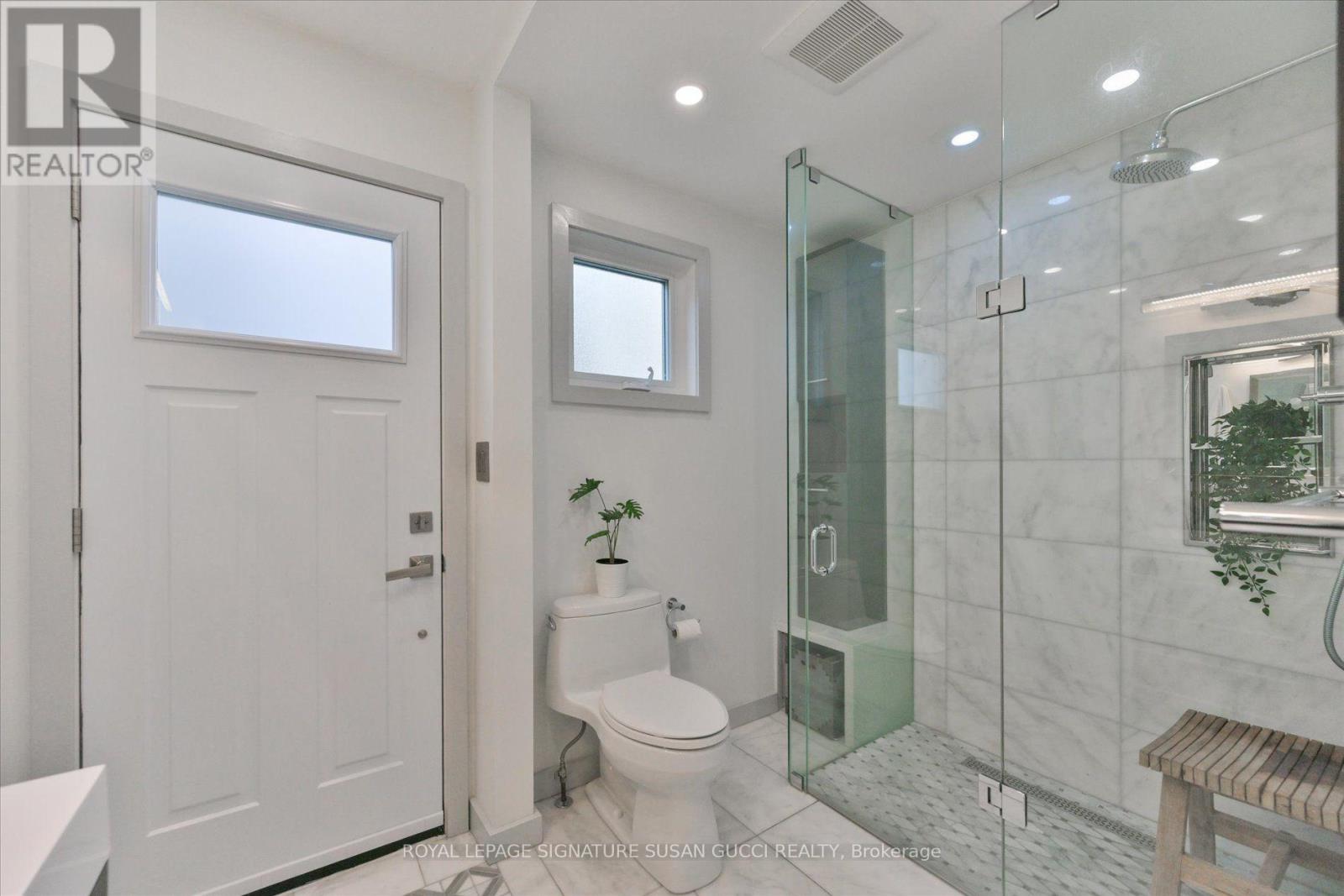 16 Squires Avenue, Toronto, Ontario  M4B 2R3 - Photo 35 - E13720036