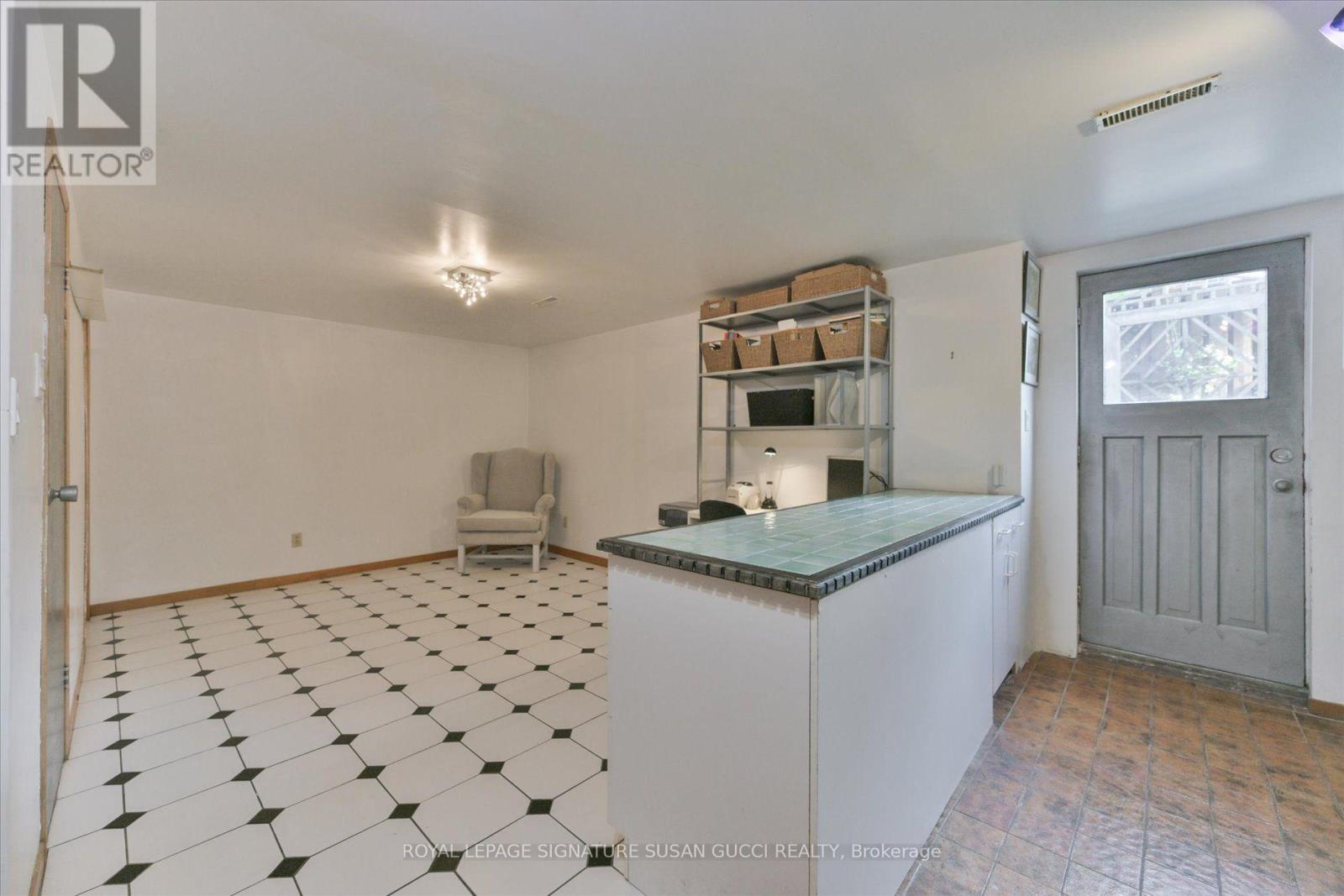 16 Squires Avenue, Toronto, Ontario  M4B 2R3 - Photo 36 - E13720036