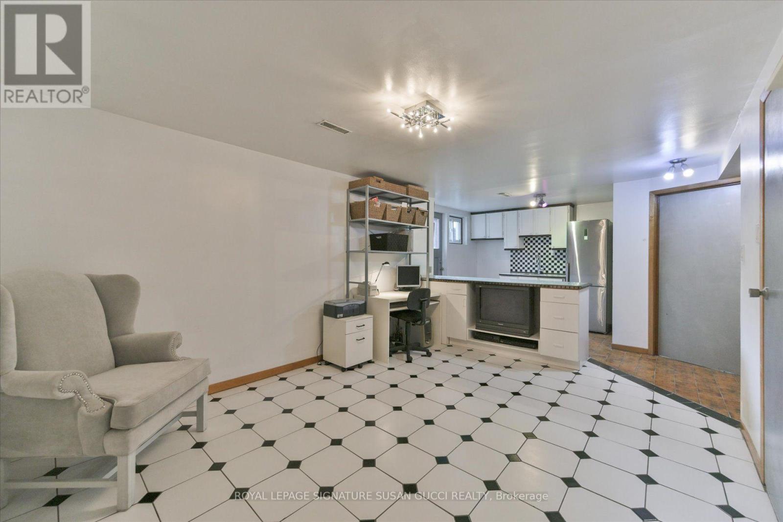 16 Squires Avenue, Toronto, Ontario  M4B 2R3 - Photo 37 - E13720036