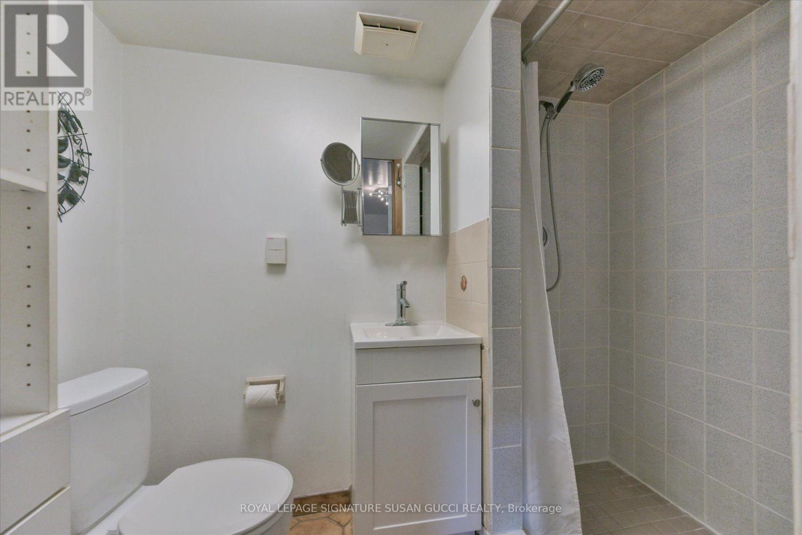 16 Squires Avenue, Toronto, Ontario  M4B 2R3 - Photo 38 - E13720036