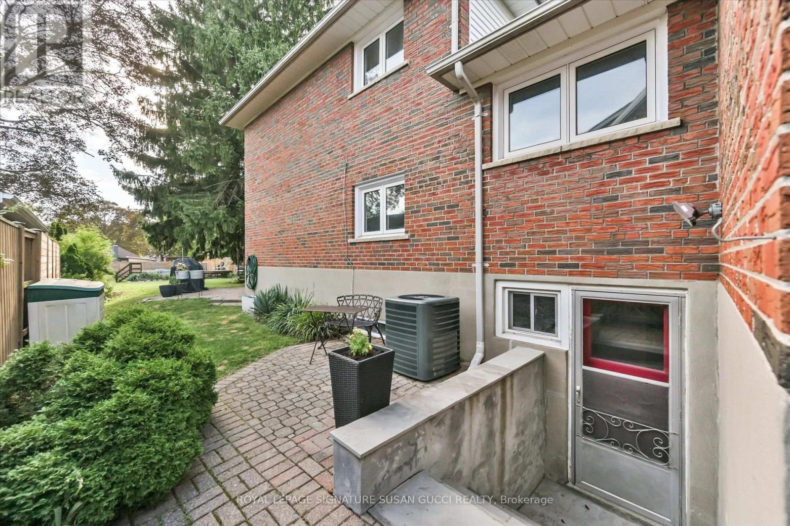 16 Squires Avenue, Toronto, Ontario  M4B 2R3 - Photo 40 - E13720036