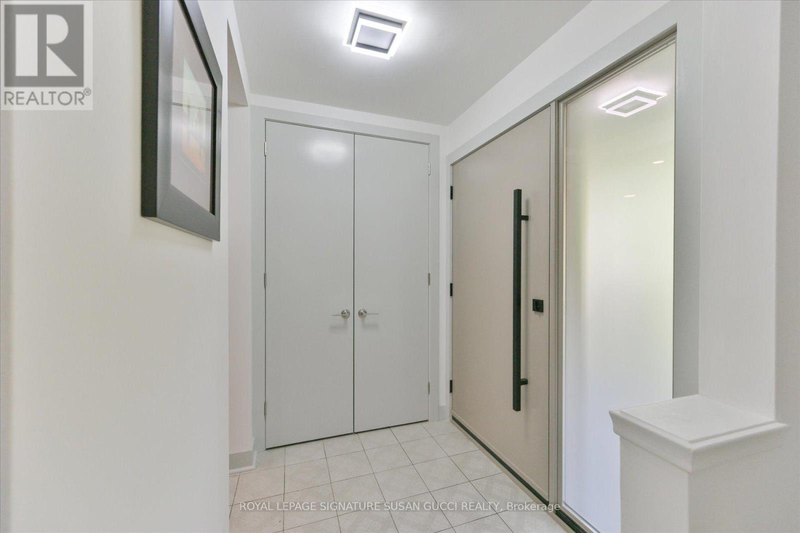 16 Squires Avenue, Toronto, Ontario  M4B 2R3 - Photo 5 - E13720036