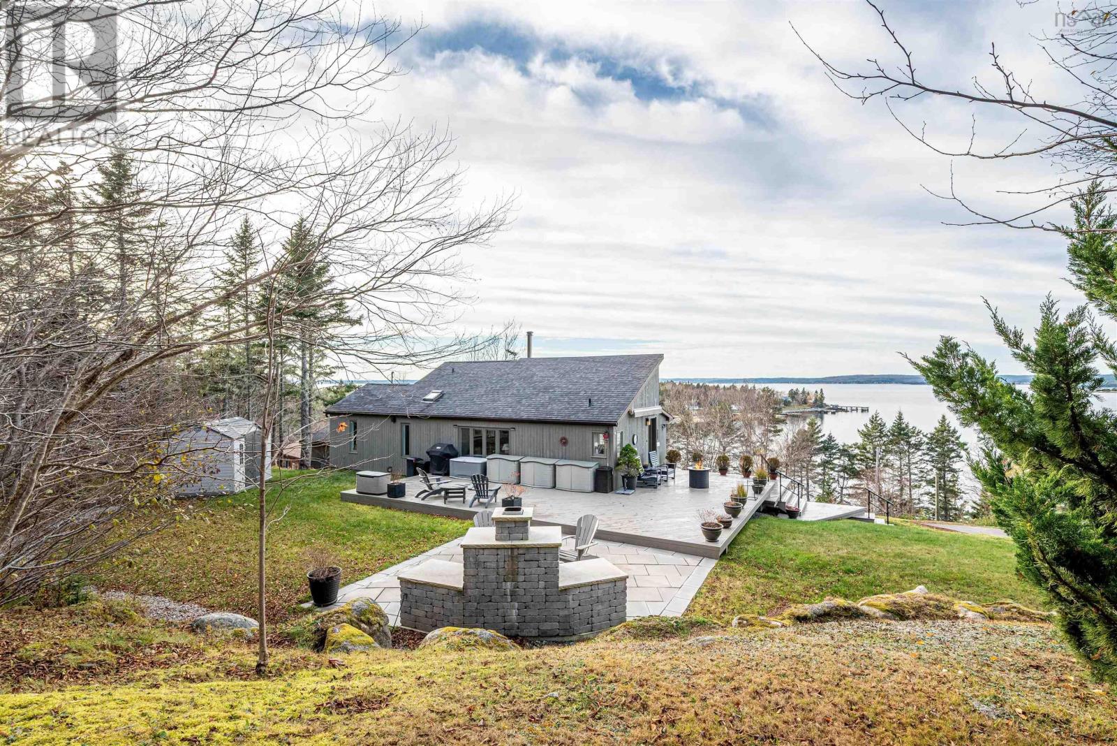 11565 Peggys Cove Road — photo 1