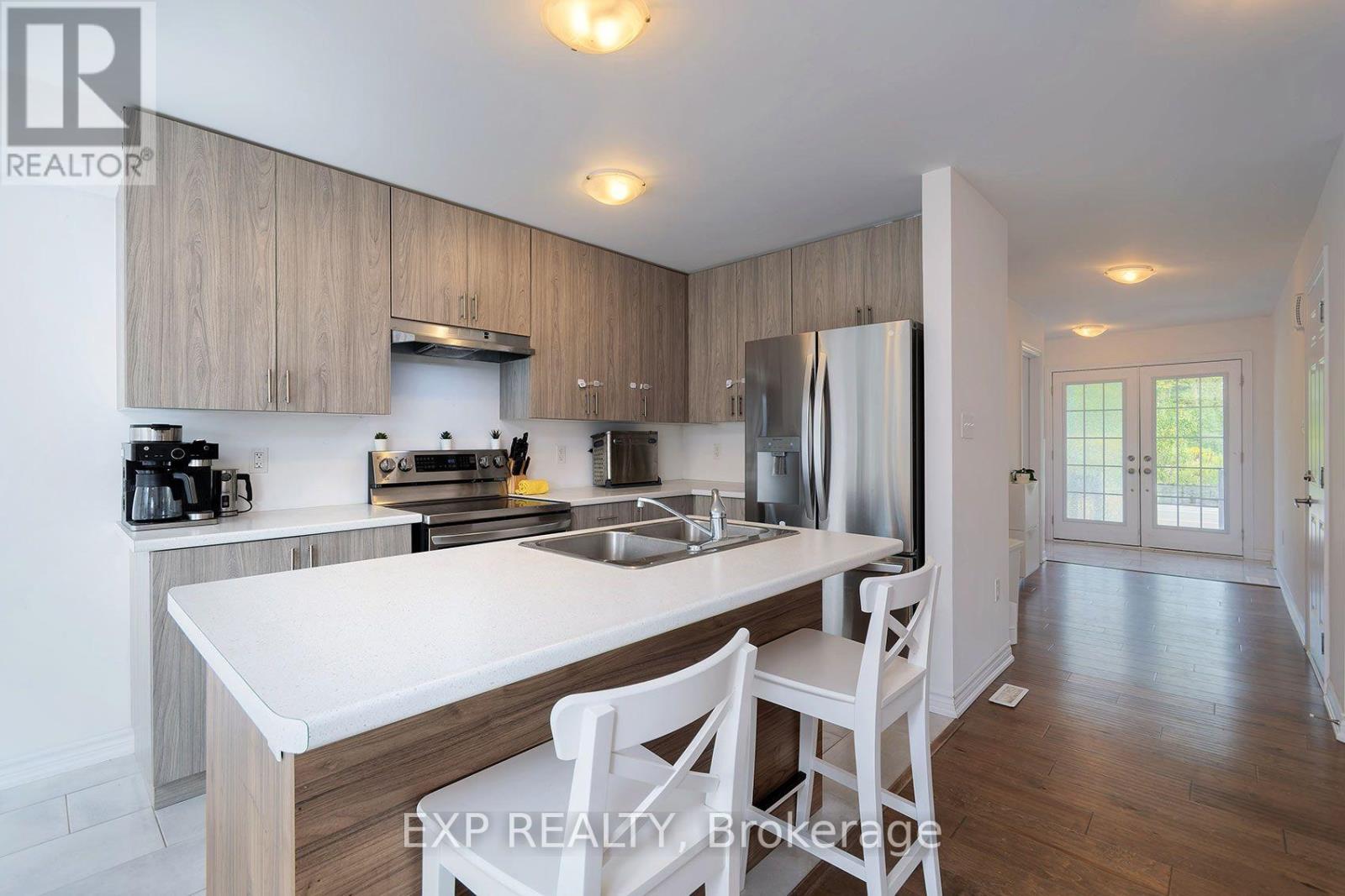 106 Mabern Street, Barrie, Ontario  L9J 0H8 - Photo 12 - S13719950