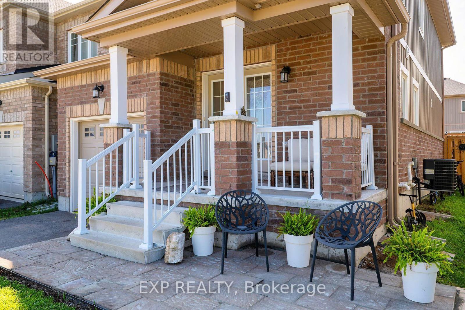 106 Mabern Street, Barrie, Ontario  L9J 0H8 - Photo 2 - S13719950