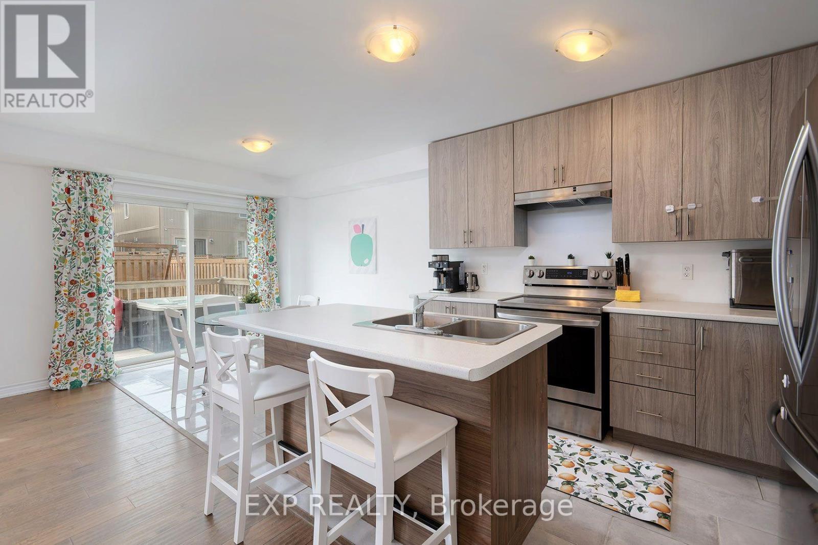 106 Mabern Street, Barrie, Ontario  L9J 0H8 - Photo 9 - S13719950