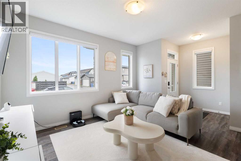 28 Seton Terrace Se, Calgary, Alberta  T3M 2W1 - Photo 4 - A2337597