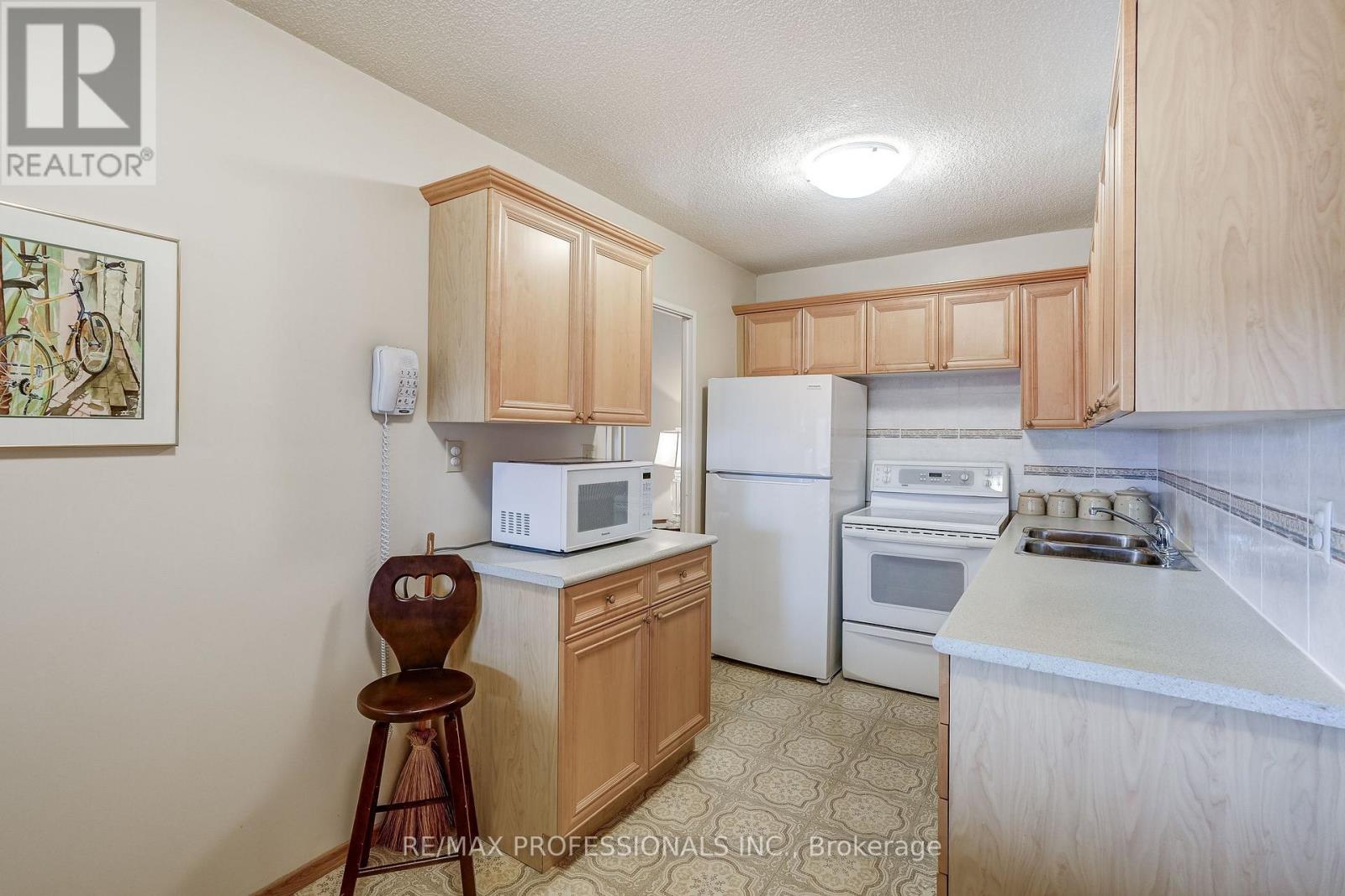 1405 - 240 Scarlett Road, Toronto, Ontario  M6N 4X4 - Photo 11 - W13719886
