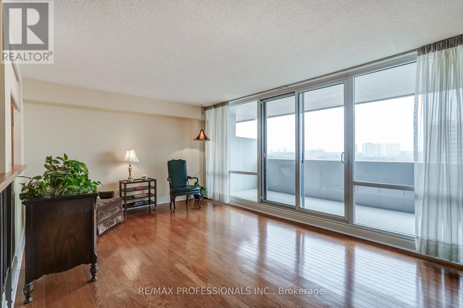 1405 - 240 Scarlett Road, Toronto, Ontario  M6N 4X4 - Photo 14 - W13719886