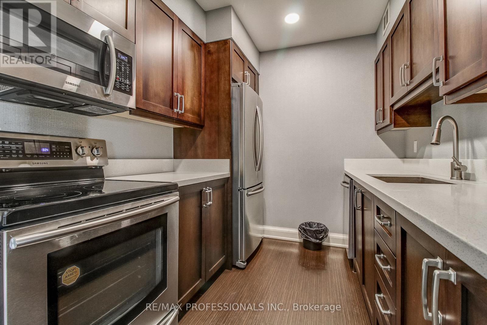 1405 - 240 Scarlett Road, Toronto, Ontario  M6N 4X4 - Photo 34 - W13719886