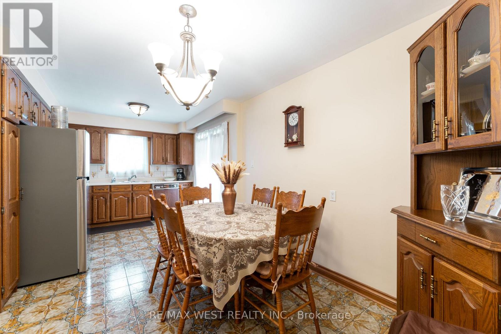 25a St Andrews Boulevard, Toronto, Ontario  M9R 1V9 - Photo 10 - W13719952