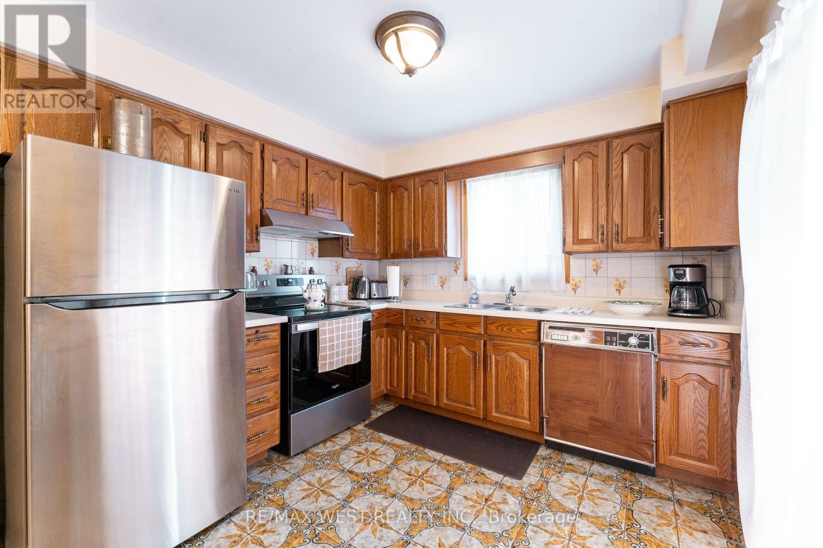 25a St Andrews Boulevard, Toronto, Ontario  M9R 1V9 - Photo 12 - W13719952