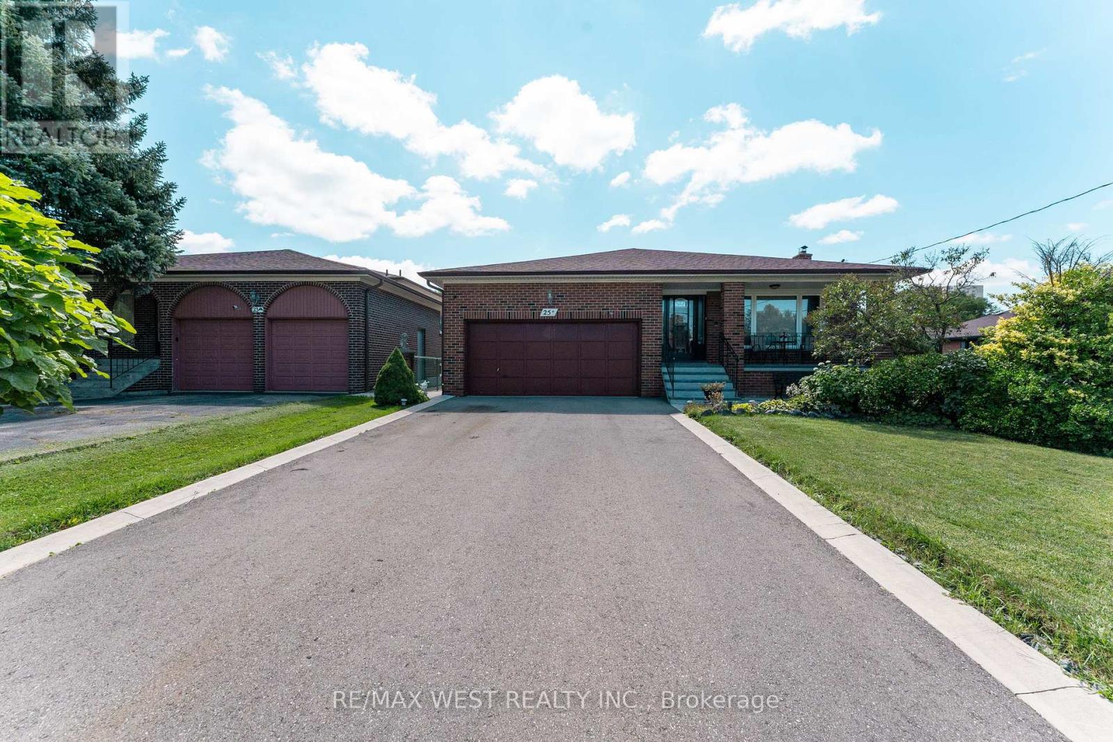 25a St Andrews Boulevard, Toronto, Ontario  M9R 1V9 - Photo 2 - W13719952