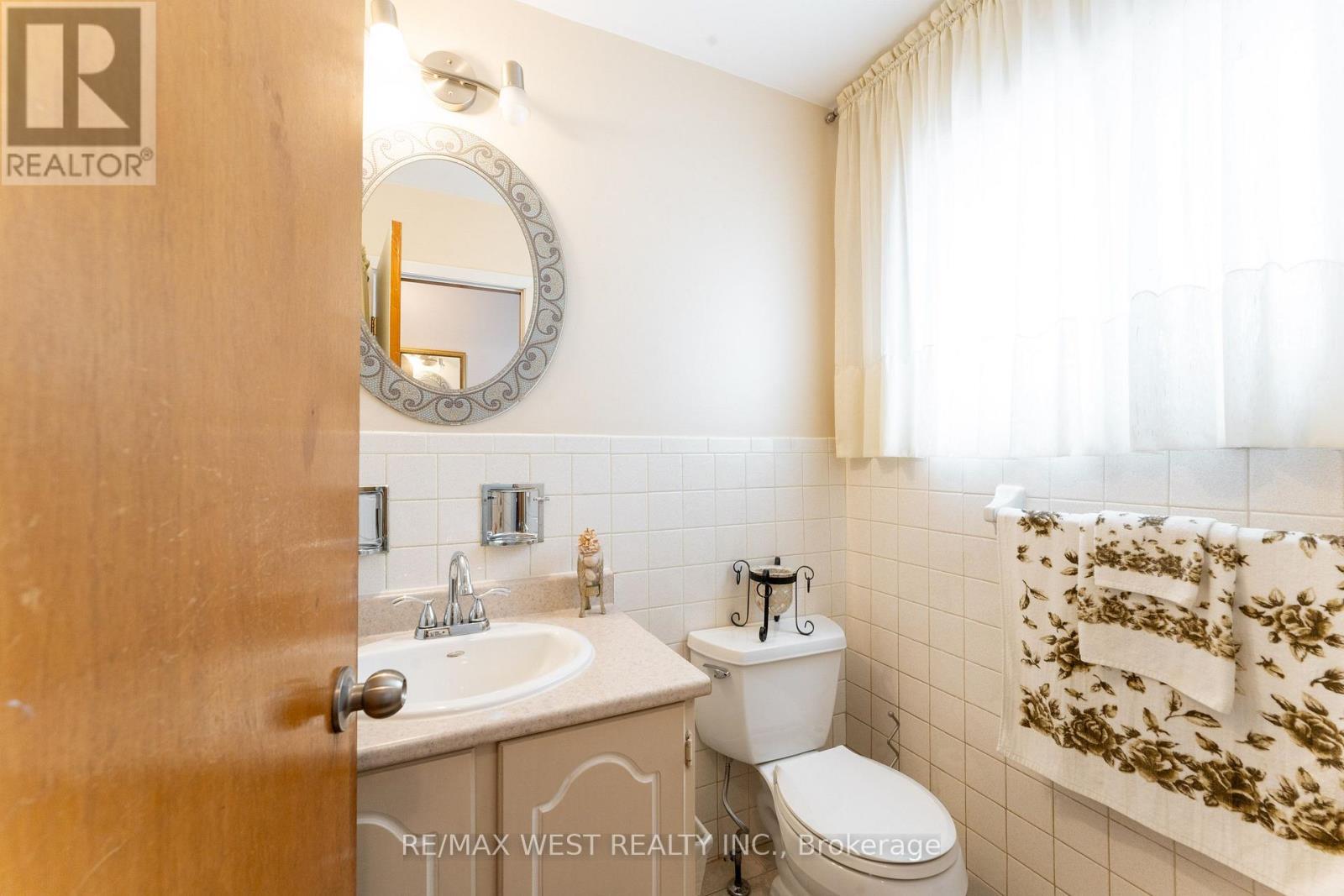 25a St Andrews Boulevard, Toronto, Ontario  M9R 1V9 - Photo 20 - W13719952