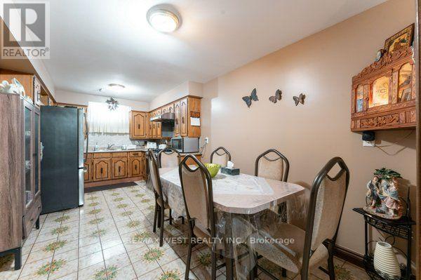 25a St Andrews Boulevard, Toronto, Ontario  M9R 1V9 - Photo 29 - W13719952