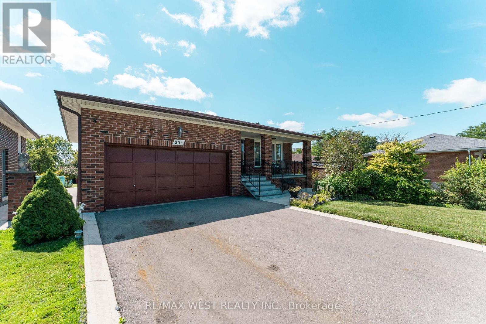25a St Andrews Boulevard, Toronto, Ontario  M9R 1V9 - Photo 3 - W13719952