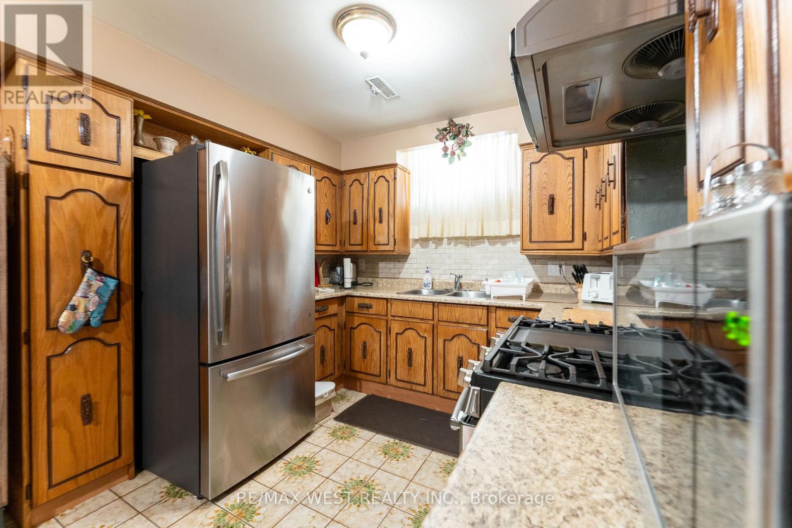 25a St Andrews Boulevard, Toronto, Ontario  M9R 1V9 - Photo 30 - W13719952