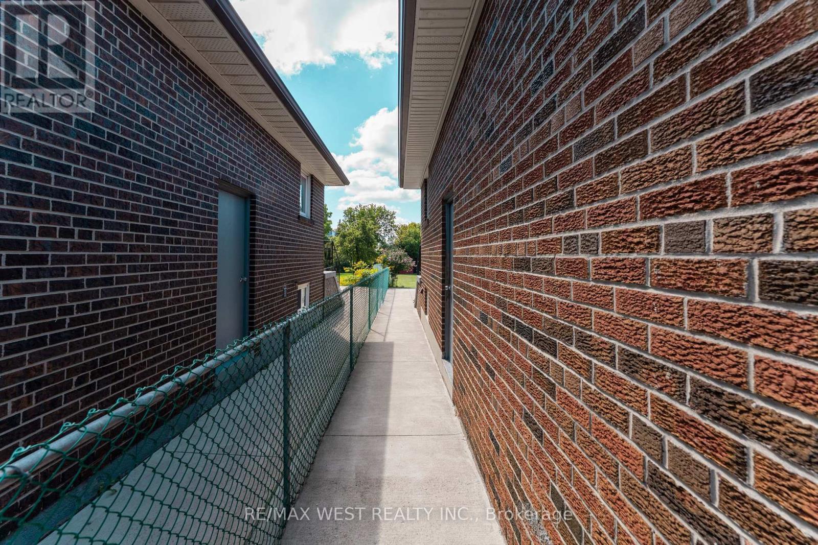 25a St Andrews Boulevard, Toronto, Ontario  M9R 1V9 - Photo 39 - W13719952