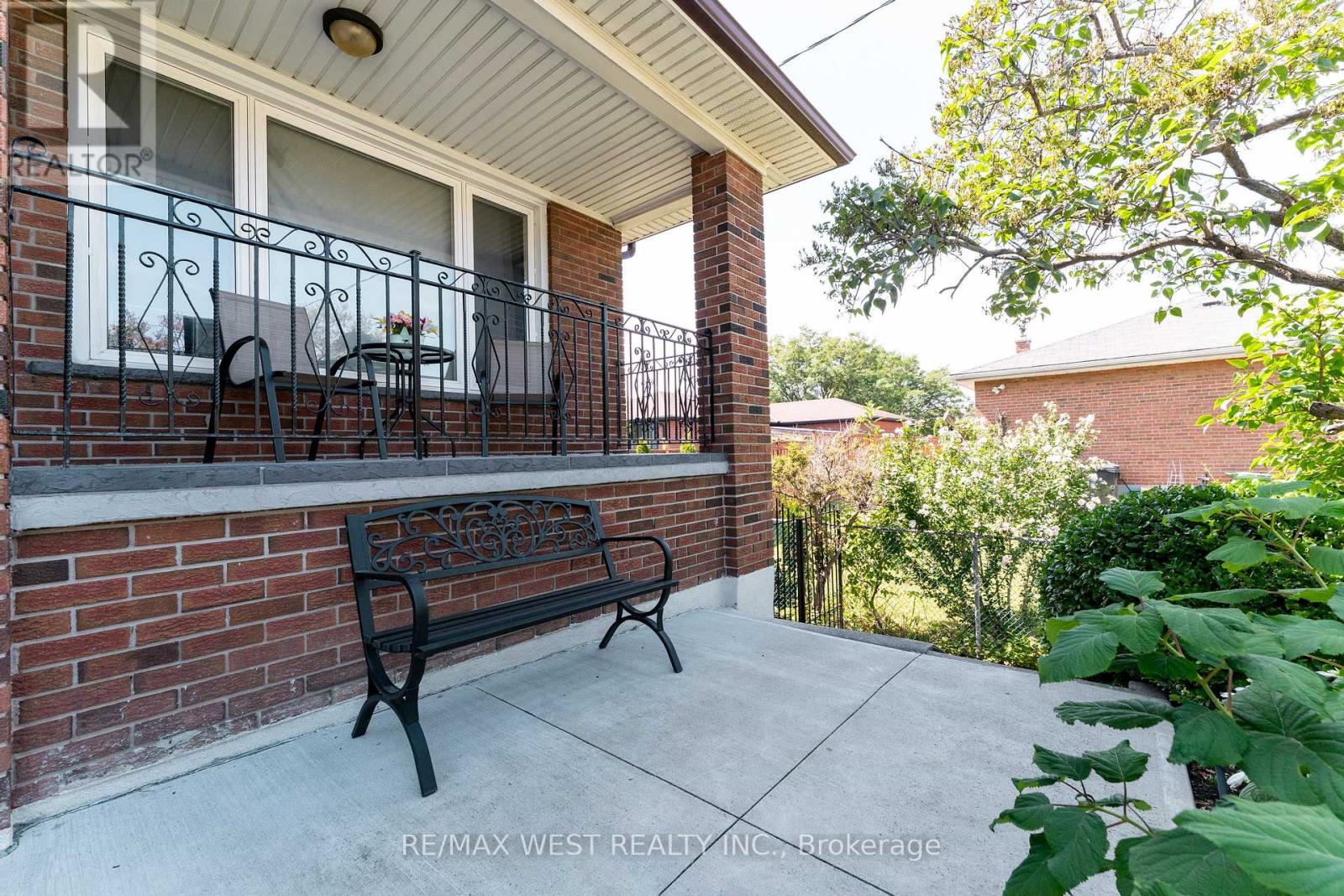 25a St Andrews Boulevard, Toronto, Ontario  M9R 1V9 - Photo 4 - W13719952