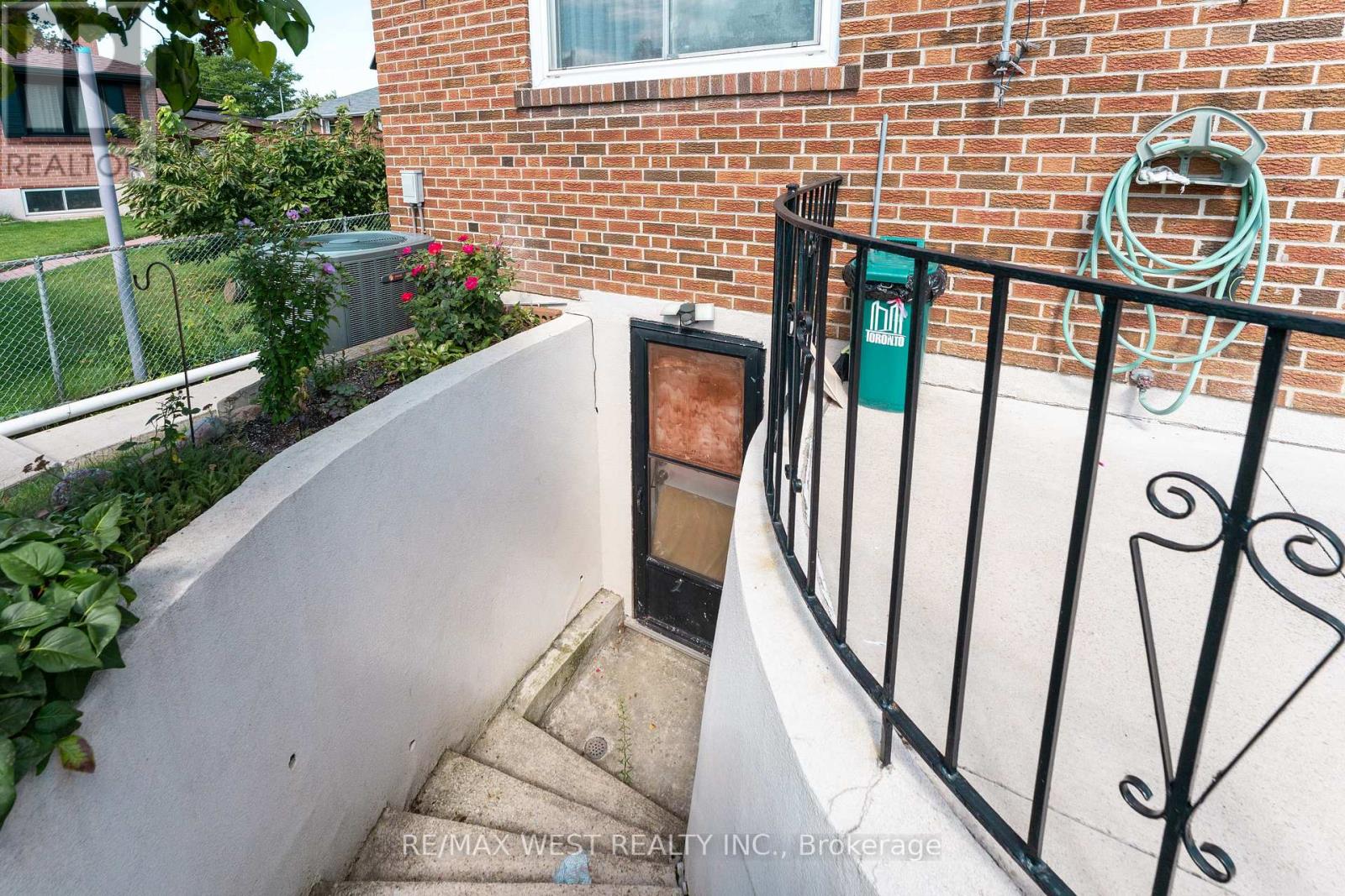 25a St Andrews Boulevard, Toronto, Ontario  M9R 1V9 - Photo 42 - W13719952