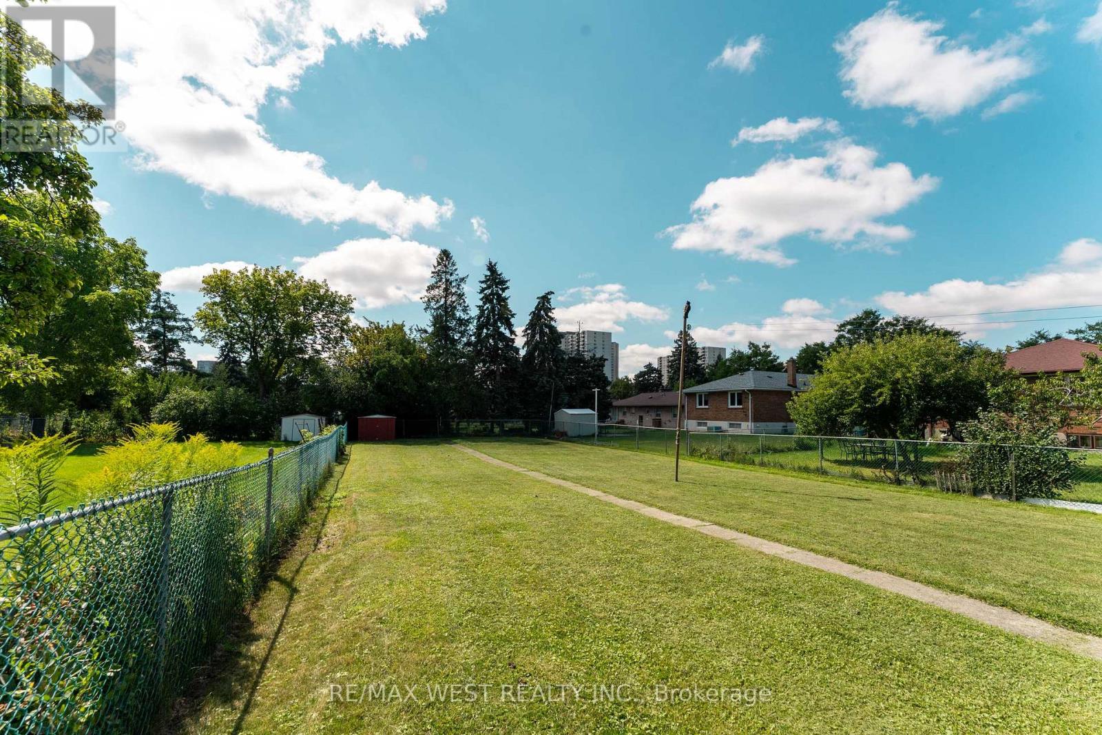 25a St Andrews Boulevard, Toronto, Ontario  M9R 1V9 - Photo 44 - W13719952