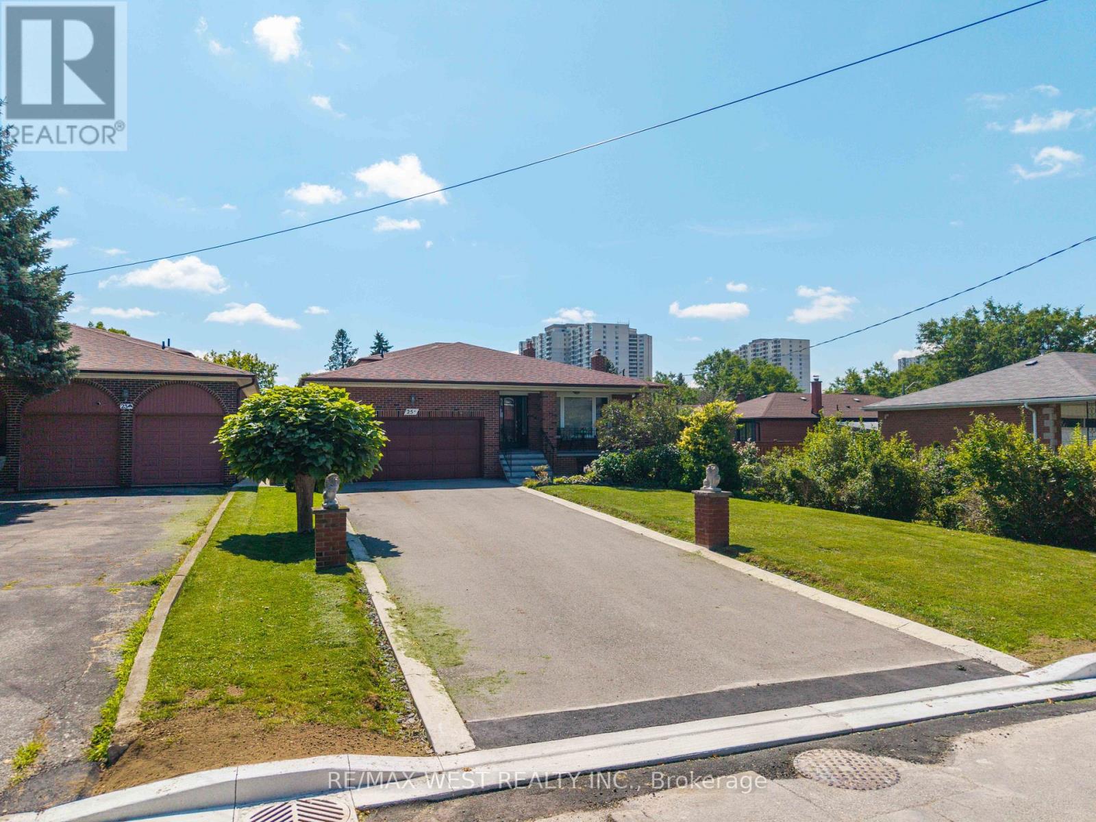 25a St Andrews Boulevard, Toronto, Ontario  M9R 1V9 - Photo 48 - W13719952