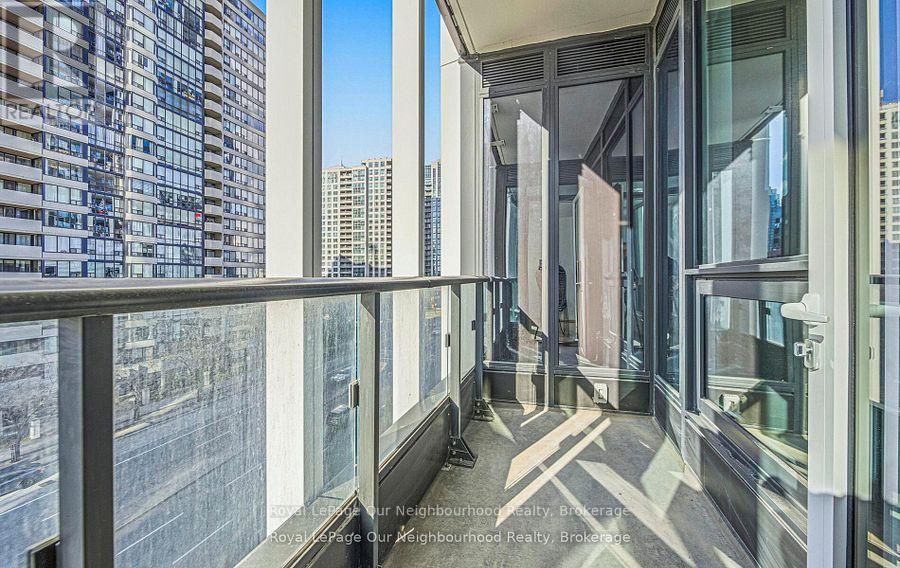 412 - 395 Square One Drive W, Mississauga, Ontario  L5B 0P6 - Photo 10 - W13720008