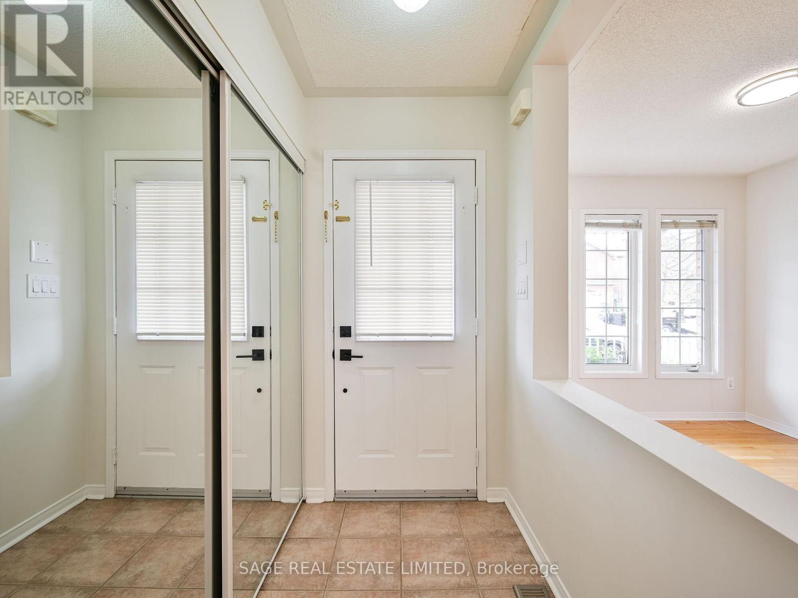 6 Fairhill Avenue, Brampton, Ontario  L7A 2A9 - Photo 2 - W13720018