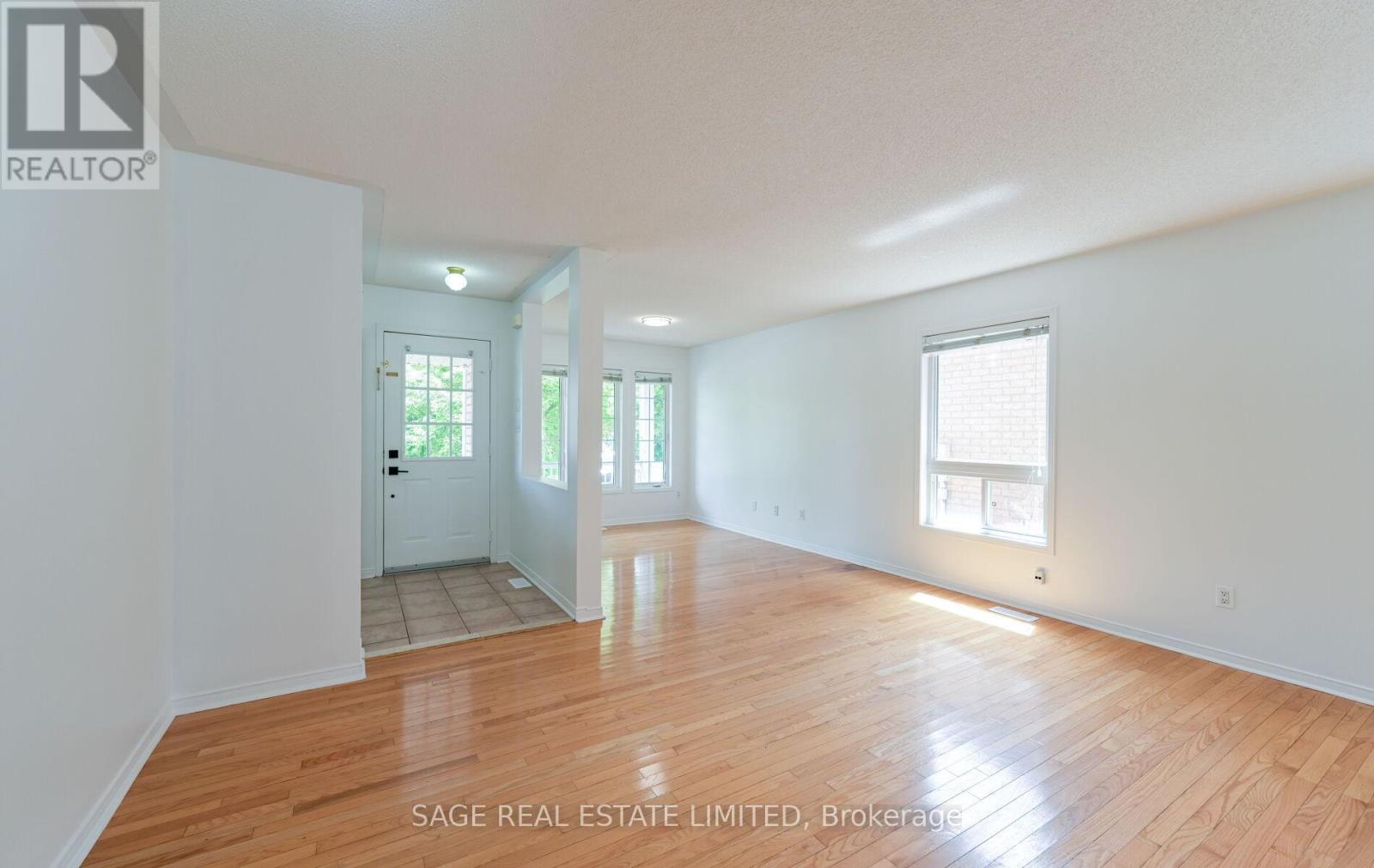 6 Fairhill Avenue, Brampton, Ontario  L7A 2A9 - Photo 4 - W13720018