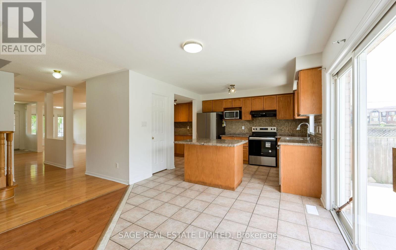 6 Fairhill Avenue, Brampton, Ontario  L7A 2A9 - Photo 7 - W13720018