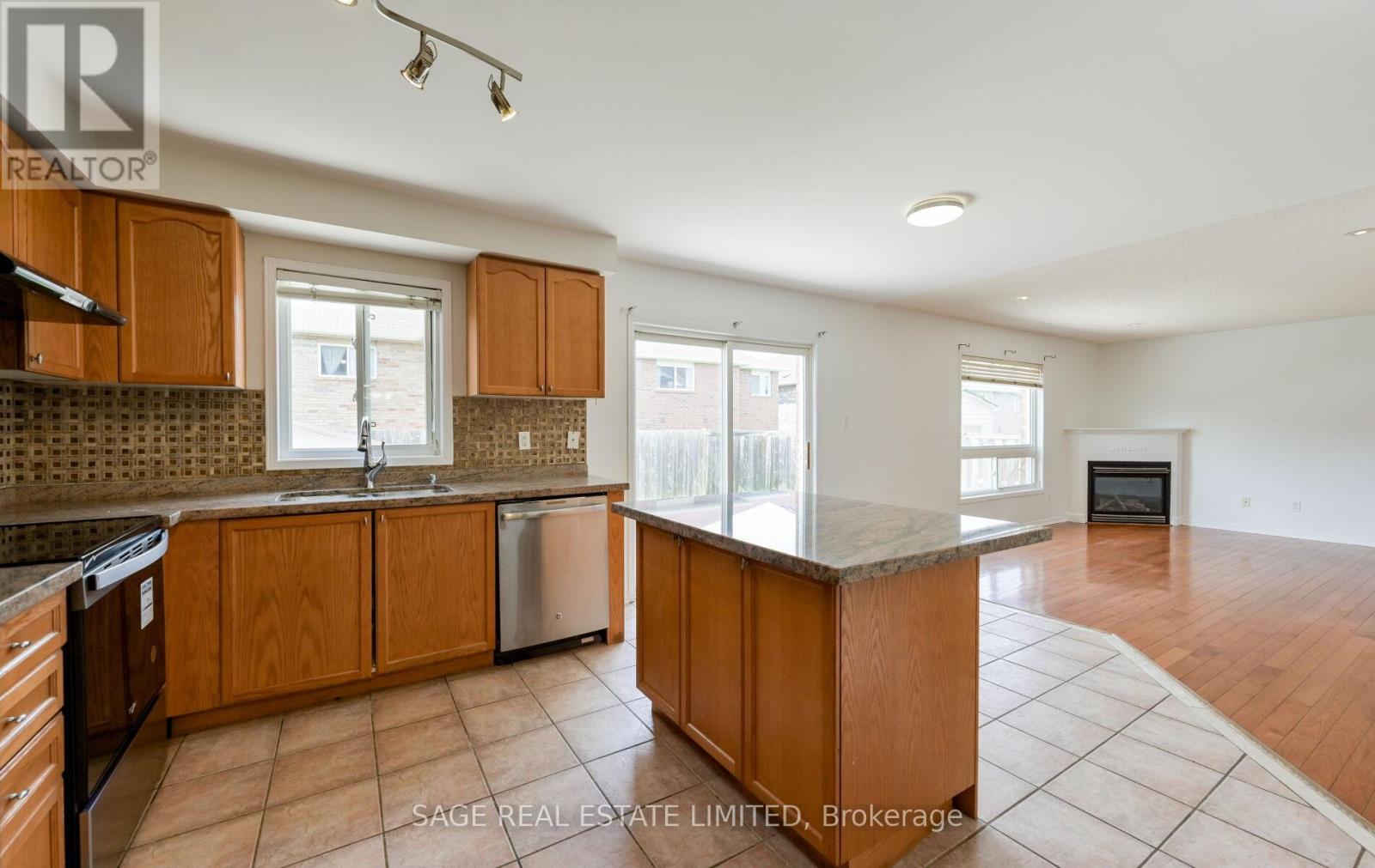 6 Fairhill Avenue, Brampton, Ontario  L7A 2A9 - Photo 9 - W13720018