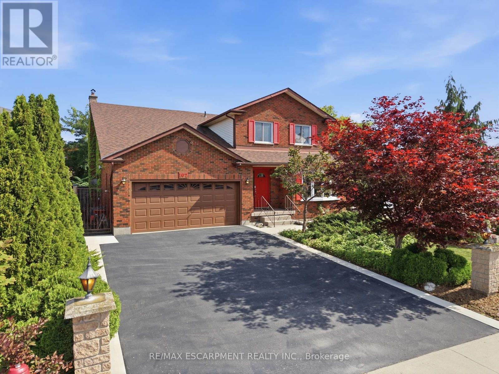 102 TRENHOLME CRESCENT, Hamilton, Ontario