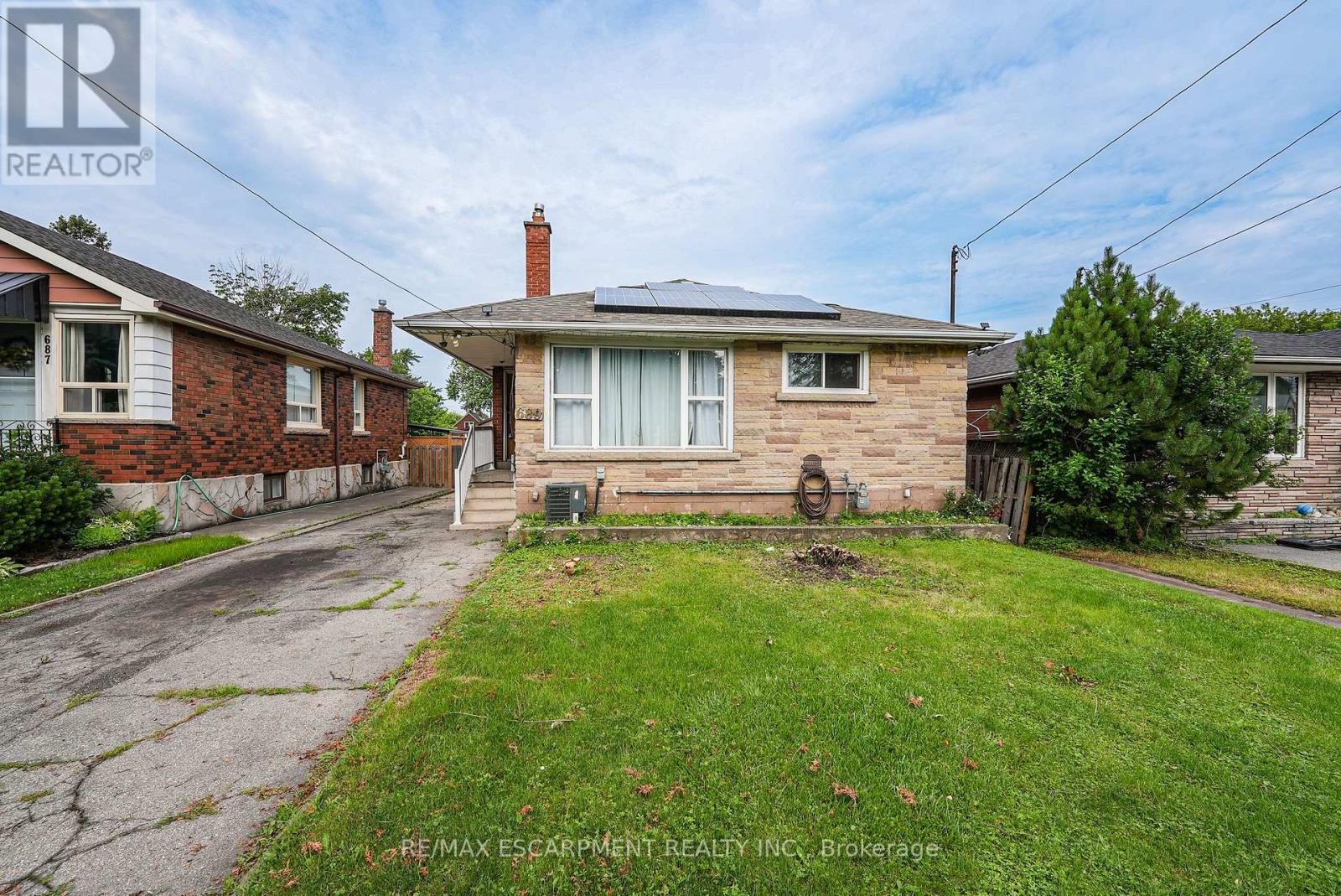 689 BURGESS AVENUE, Hamilton, Ontario