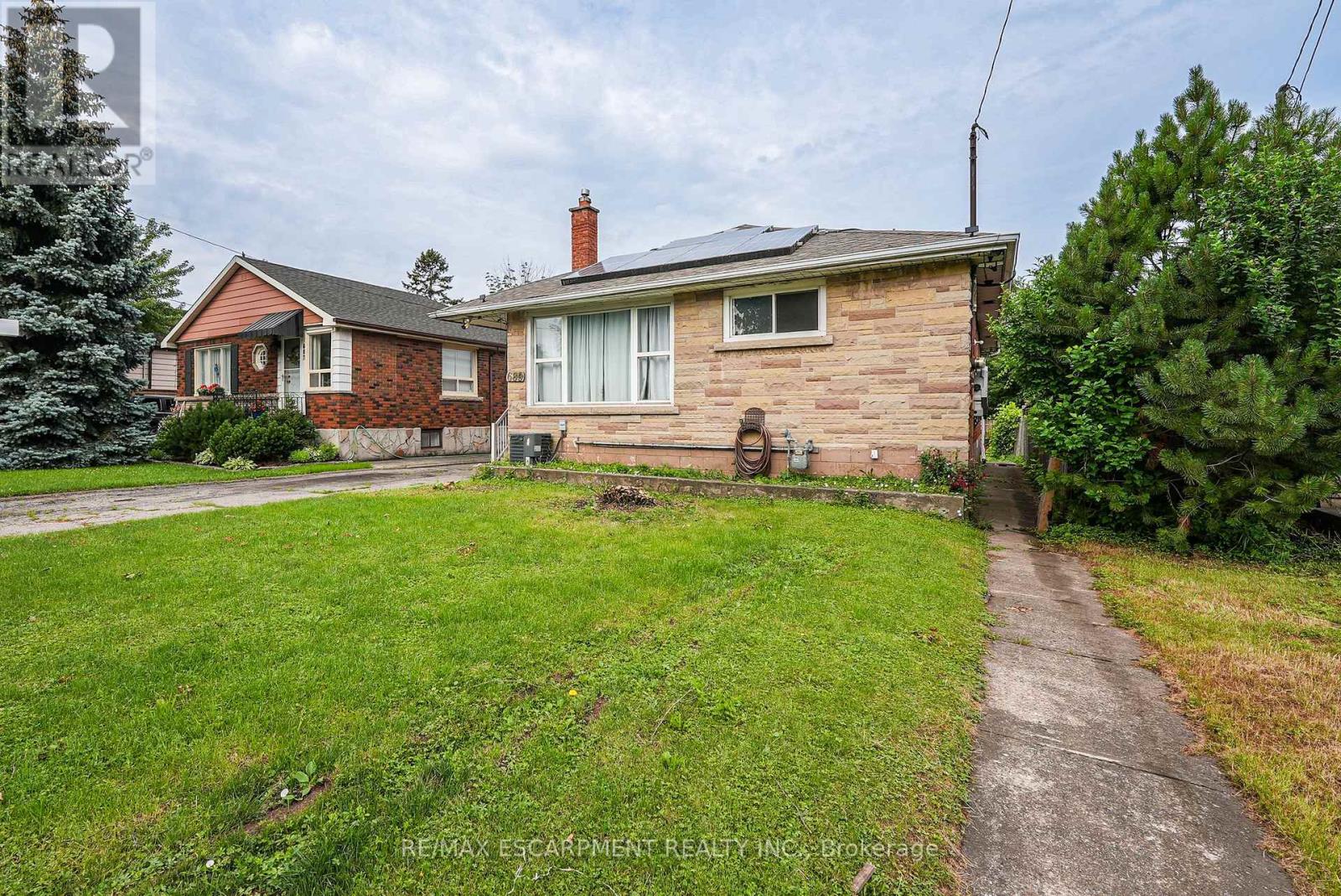 689 Burgess Avenue, Hamilton, Ontario  L8H 6J2 - Photo 2 - X13719984