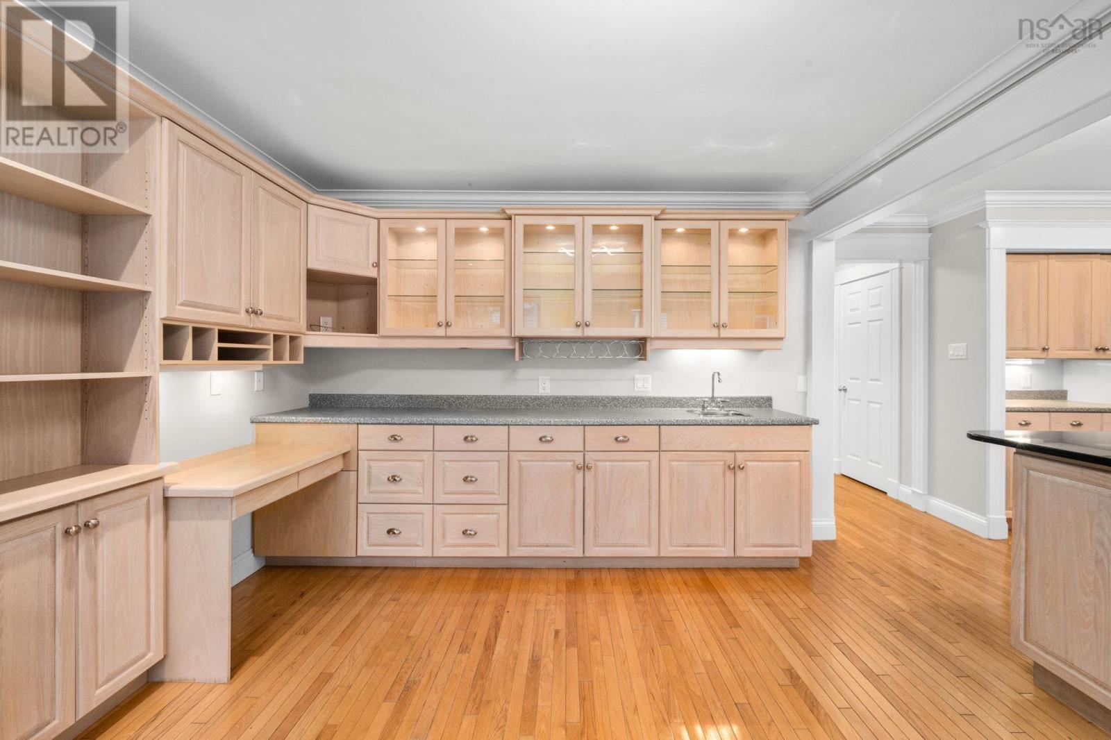 916 Young Avenue, Halifax, Nova Scotia  B3H 2W1 - Photo 12 - 202621711