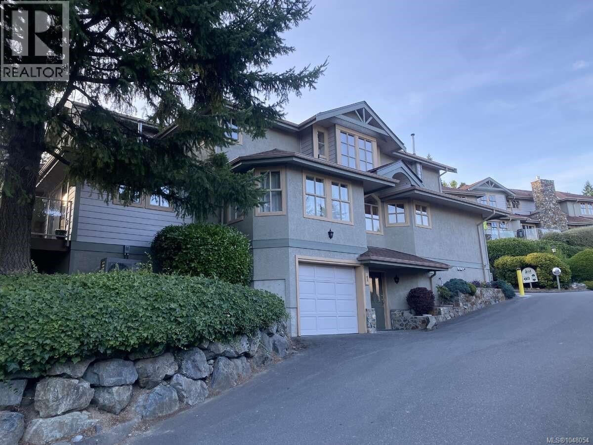 1 500 Marsett Pl, Saanich, British Columbia  V8Z 7J1 - Photo 2 - 1048054