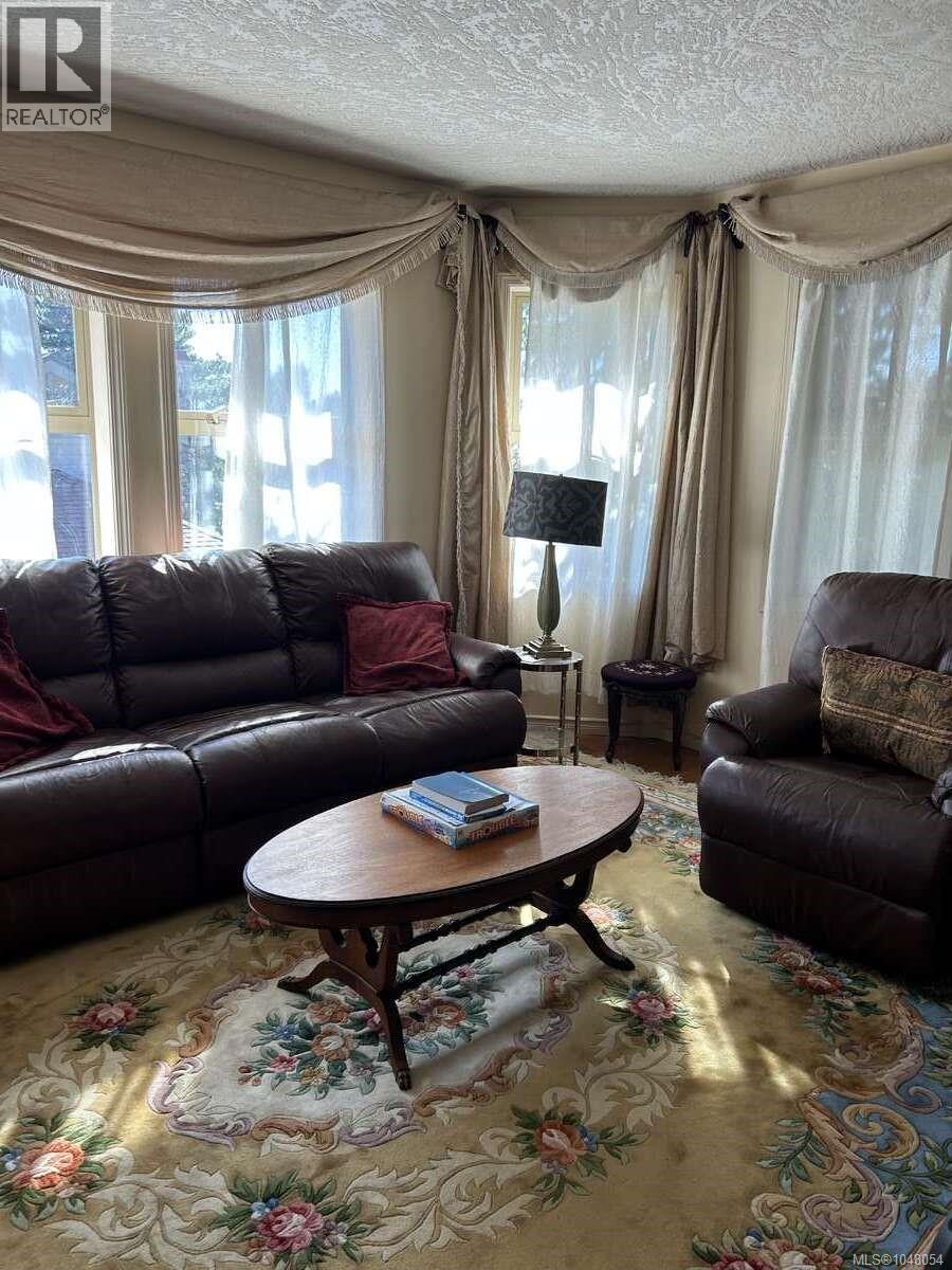 1 500 Marsett Pl, Saanich, British Columbia  V8Z 7J1 - Photo 7 - 1048054