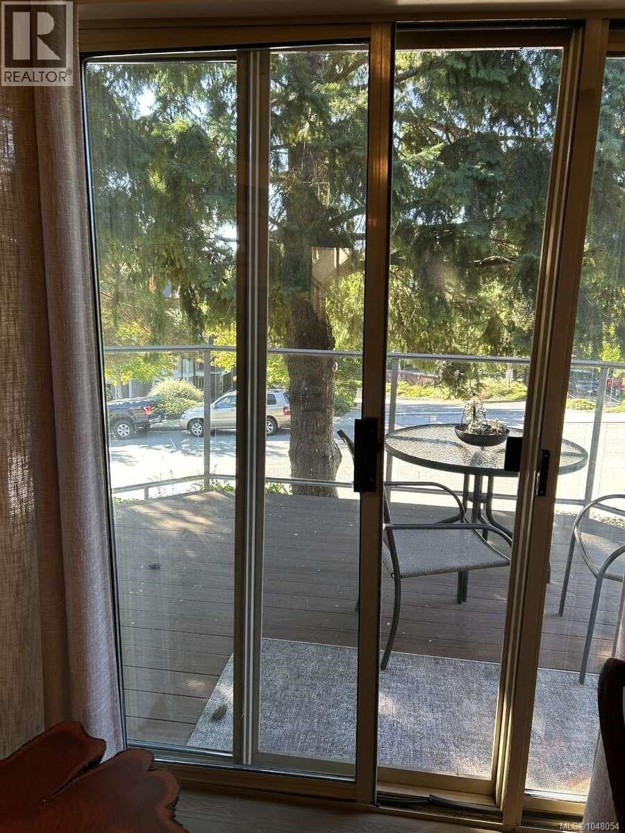 1 500 Marsett Pl, Saanich, British Columbia  V8Z 7J1 - Photo 8 - 1048054