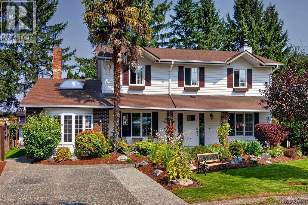 3961 Reynolds Crt, Saanich, British Columbia V8P 5L9 - Photo 1 - 1047800