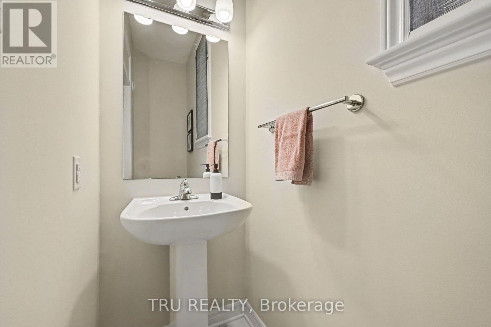 106 Lavatera Street, Ottawa, Ontario  K1T 0R7 - Photo 5 - X13720066