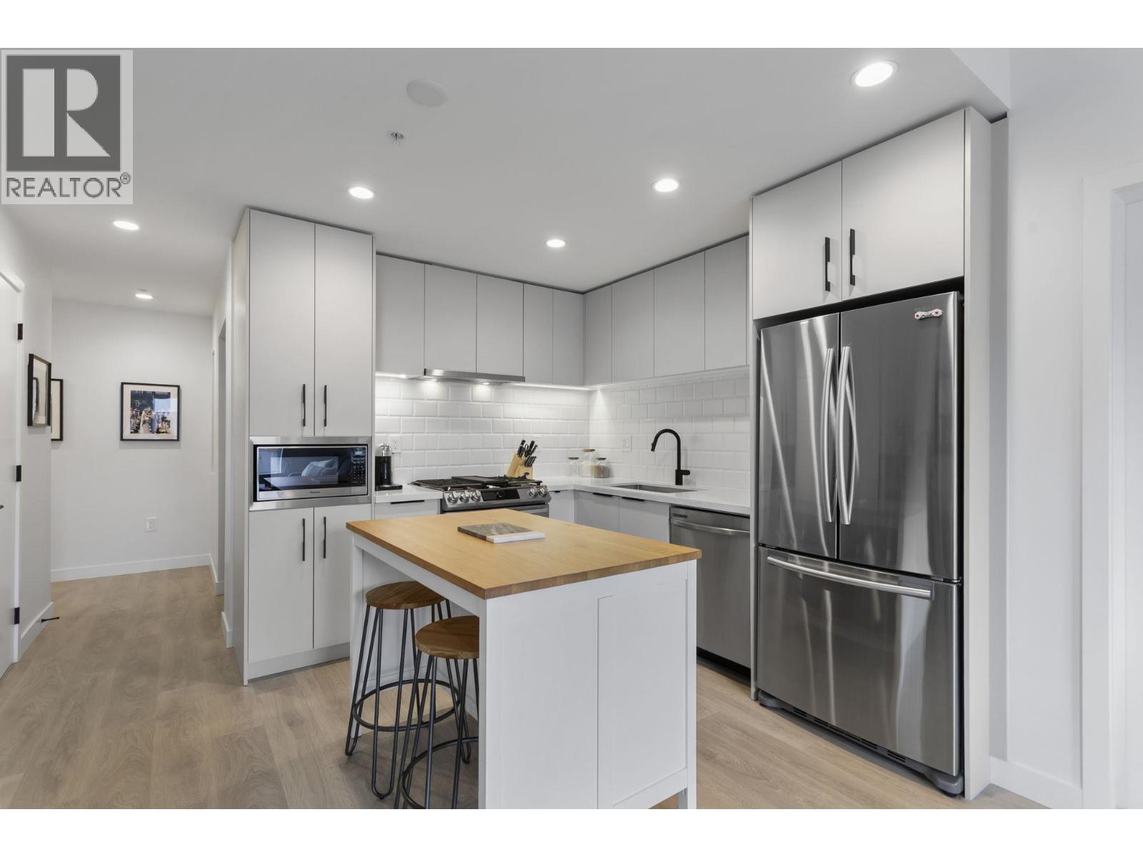 301 3018 St George Street, Port Moody, British Columbia V3H 2H7 - Photo 2 - R3159492