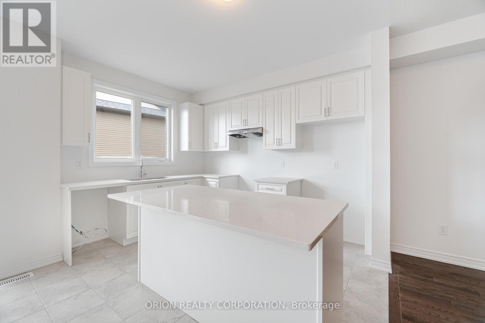 133 Fenchurch Manor Avenue, Barrie, Ontario  L9L 0X1 - Photo 11 - S13720070