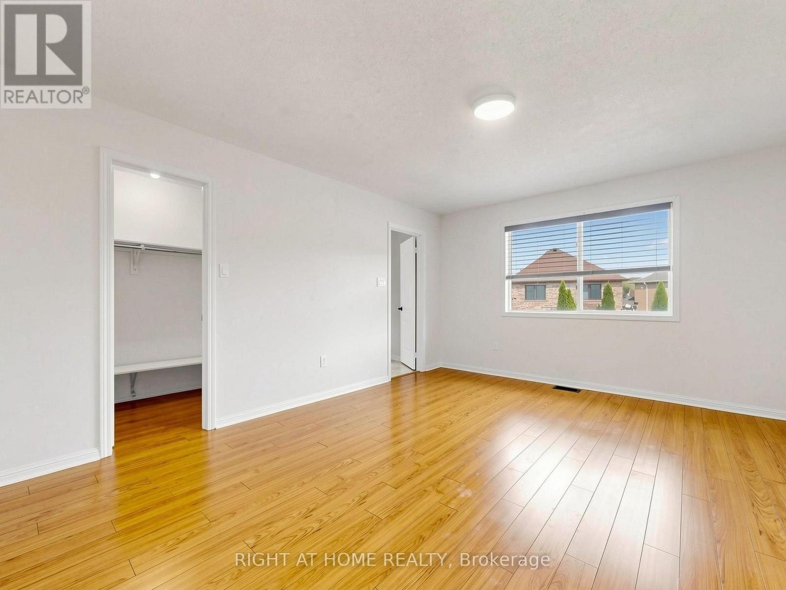 5817 Whitehorn Avenue, Mississauga, Ontario  L5V 2W6 - Photo 16 - W13720052