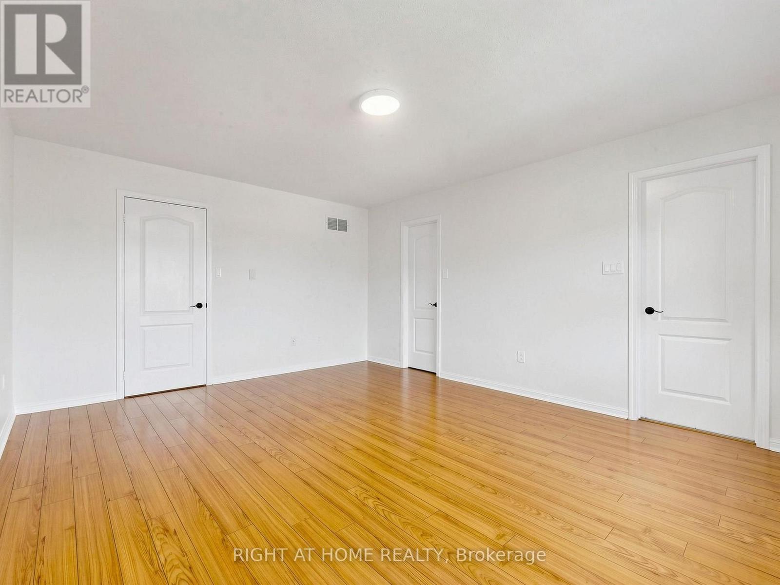 5817 Whitehorn Avenue, Mississauga, Ontario  L5V 2W6 - Photo 17 - W13720052