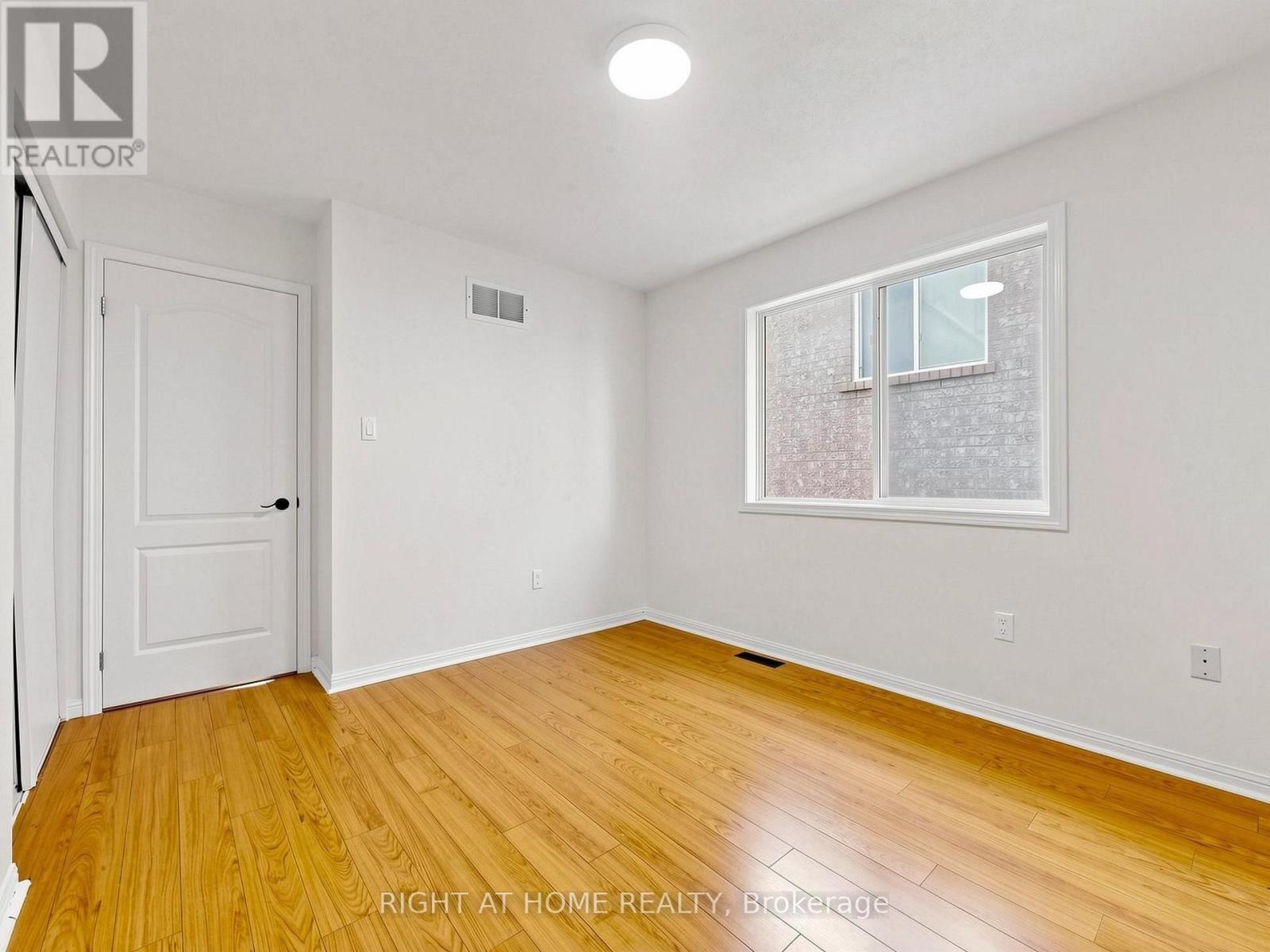 5817 Whitehorn Avenue, Mississauga, Ontario  L5V 2W6 - Photo 30 - W13720052