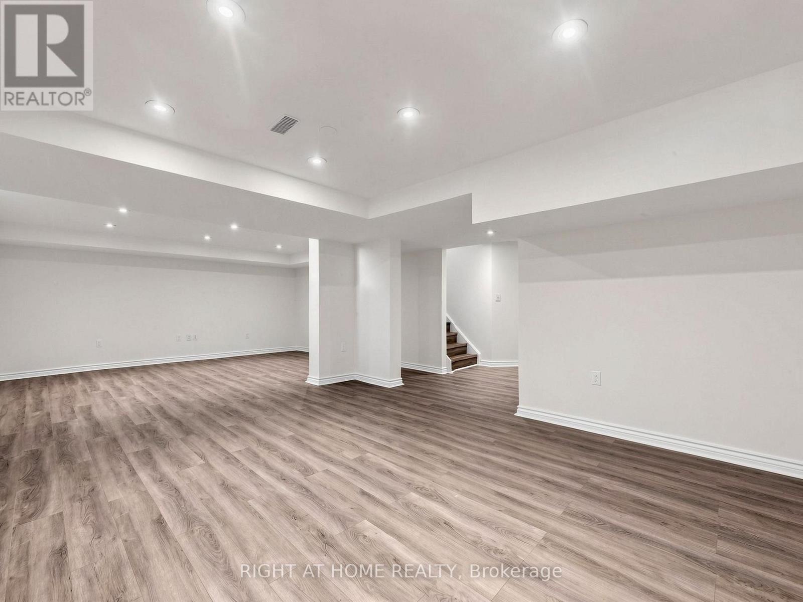 5817 Whitehorn Avenue, Mississauga, Ontario  L5V 2W6 - Photo 34 - W13720052
