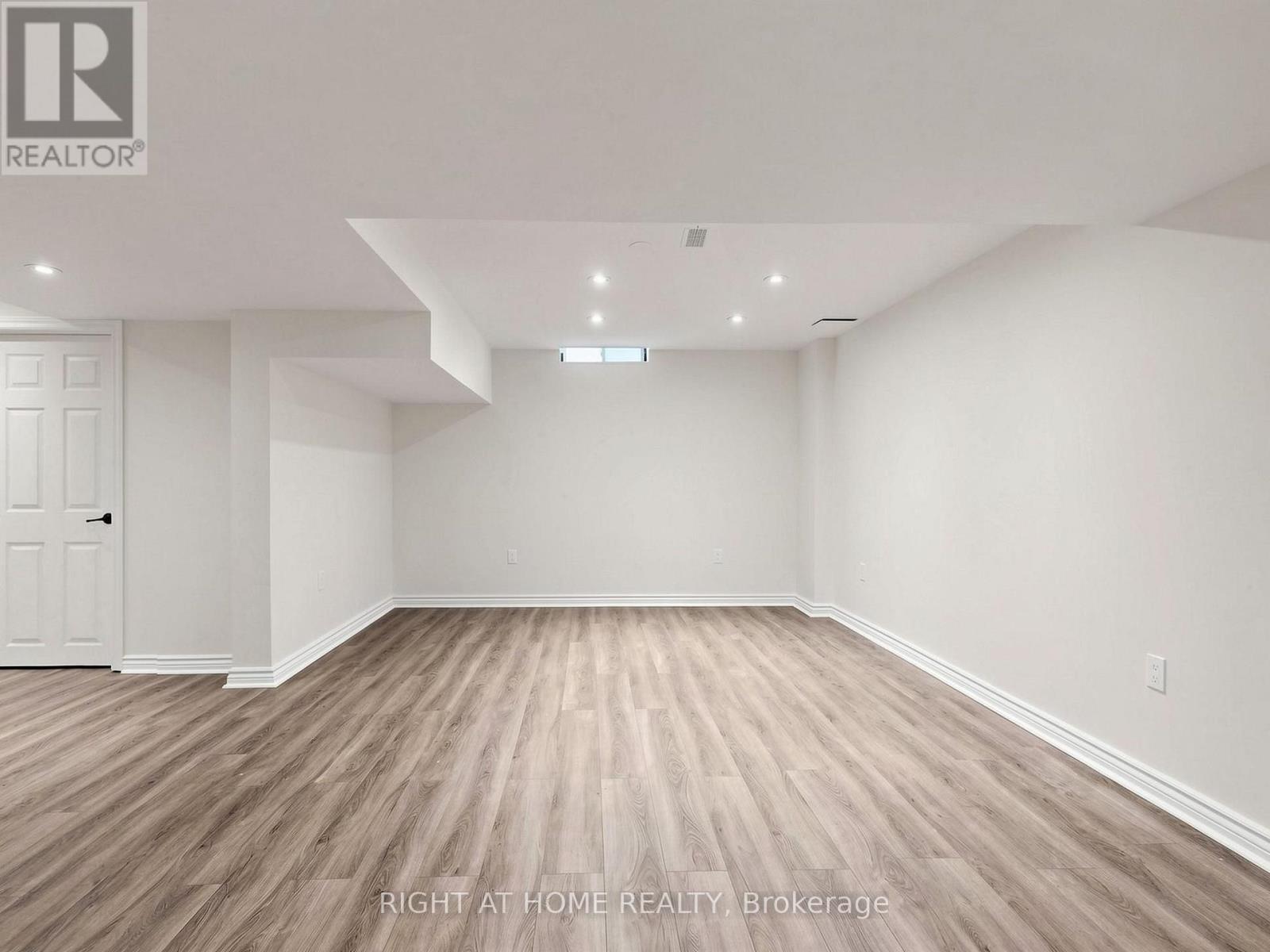 5817 Whitehorn Avenue, Mississauga, Ontario  L5V 2W6 - Photo 35 - W13720052