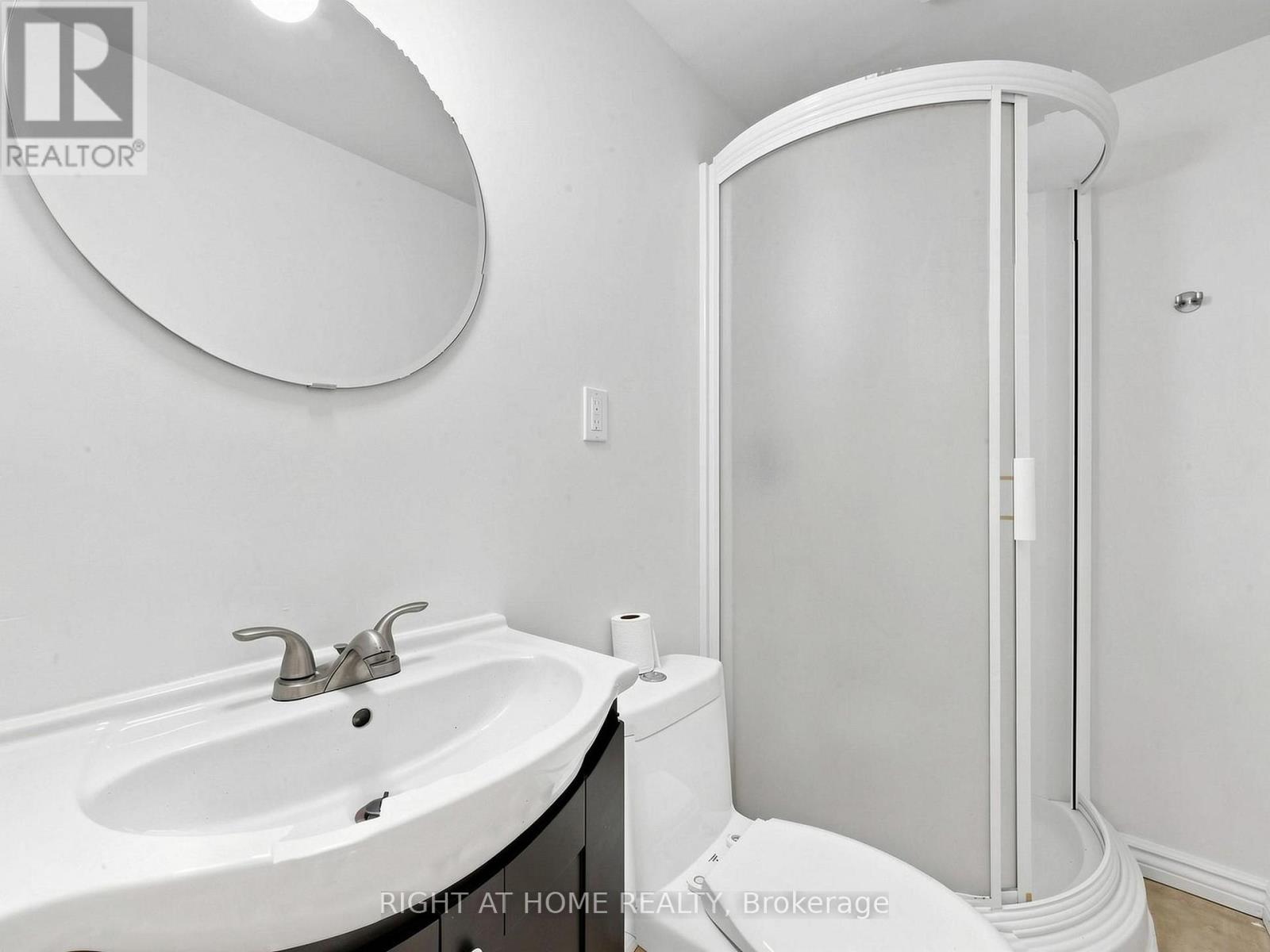 5817 Whitehorn Avenue, Mississauga, Ontario  L5V 2W6 - Photo 36 - W13720052